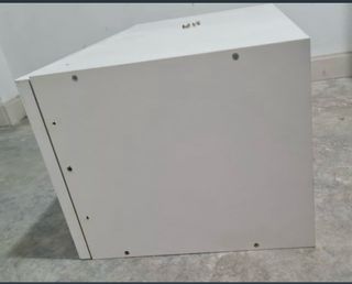 Cajón de cocina blanco y plateado