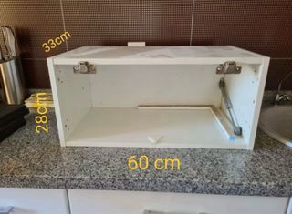 Cajón de cocina blanco y plateado
