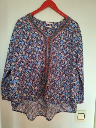 Blusa El Corte Inglés floral azul