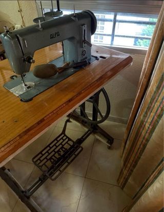 Máquina de coser industrial Alfa antigua