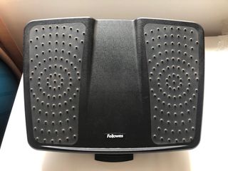 Reposa pies escritorio