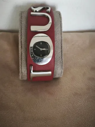 Reloj Tous Brazalete Cuero Rojo