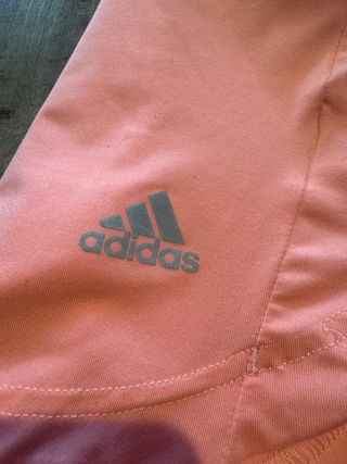 Camiseta Adidas Negra y camiseta coral talla M