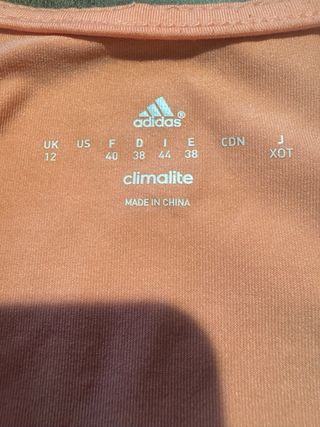 Camiseta Adidas Negra y camiseta coral talla M