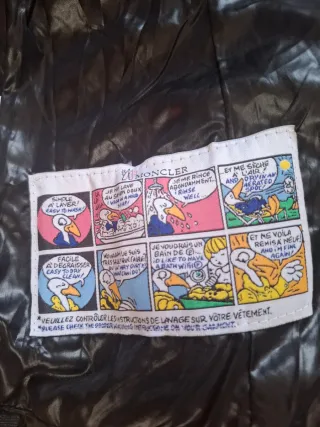 Chaqueta de plumas negra con capucha