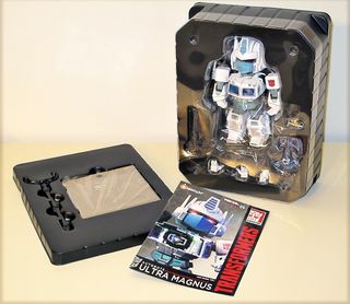 Ultra Magnus Action Figure