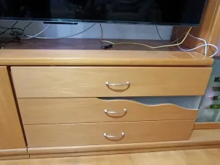 Mueble de salón madera natural + mesa y 5 sillas