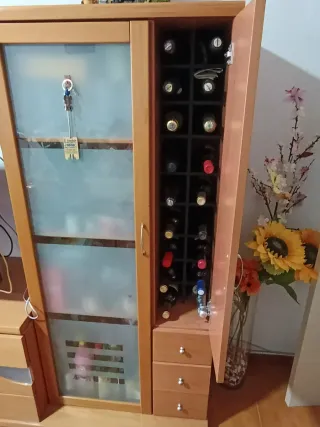 Mueble de salón madera natural + mesa y 5 sillas