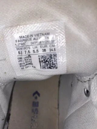 Zapatillas Converse Chuck Taylor gris.