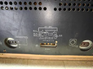 Radio antigua a válvulas