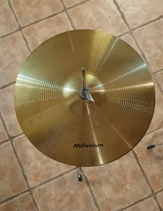 Hi-hat Millenium con Soporte y Platos.
