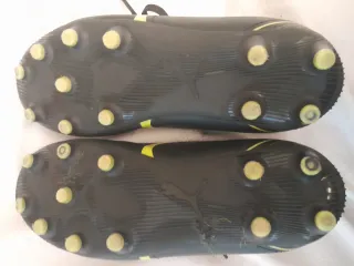 Botas de fútbol niño negras y amarillas TALLA 32