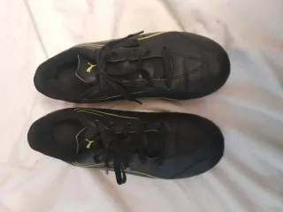Botas de fútbol niño negras y amarillas TALLA 32
