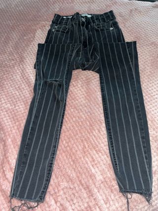 Pantalón vaquero rayas grises