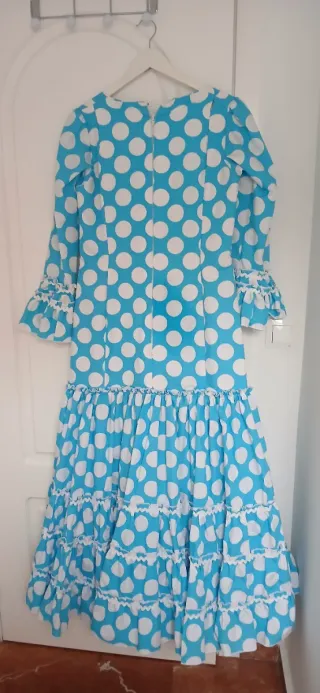 Traje de flamenca turquesa y blanco canastero