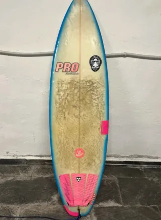 Tavola da surf PRO Surfboards usata 5.8