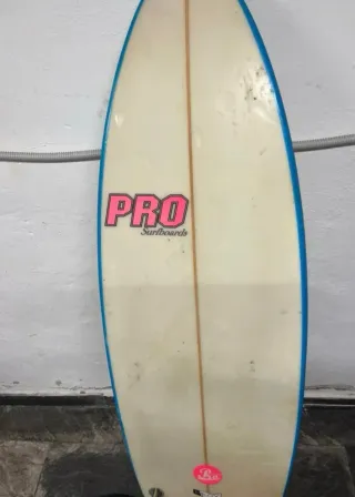 Tavola da surf PRO Surfboards usata 5.8