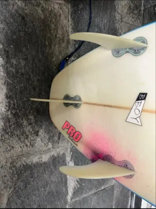 Tavola da surf PRO Surfboards usata 5.8