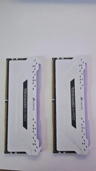 Corsair Vengeance Pro RAM 2x 8 GB DDR4 3600Hz Cl18