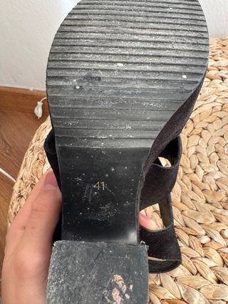 Sandalias de tacón alto con plataforma de ante negro Un Paso Más talla 41