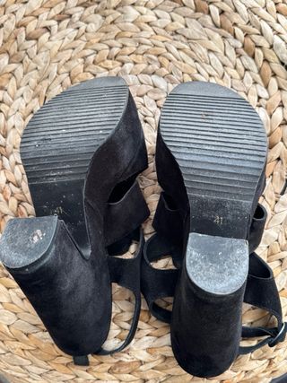 Sandalias de tacón alto con plataforma de ante negro Un Paso Más talla 41