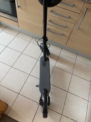 Patinete Eléctrico Xiaomi Mi Scooter Essential