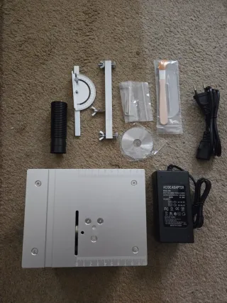 Mini sierra de mesa con accesorios