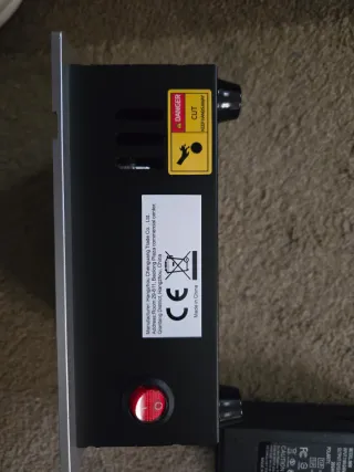 Mini sierra de mesa con accesorios