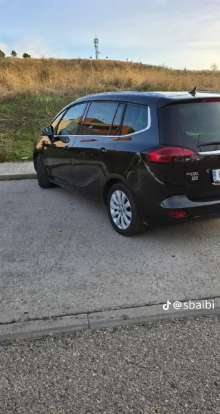 Coche Opel Zafira
