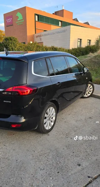 Coche Opel Zafira