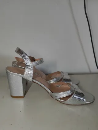 Sandalias de tacón plateadas mujer