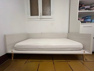 Cuna convertible en cama para bebé