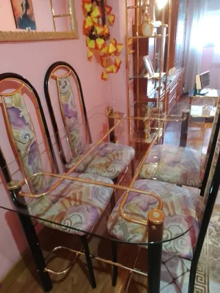 Mesa cristal y 4 sillas