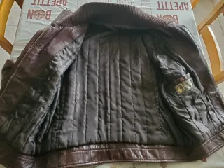 Cazadora de piel,muy cómoda y abrigada.