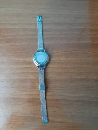 Reloj de pulsera plateado y rosa