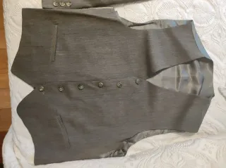 Traje verde con chaleco