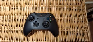 Mando Xbox One + Batería Recargable Venom