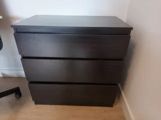 Silla de oficina y cajonera