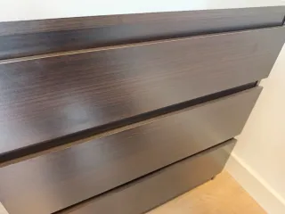 Silla de oficina y cajonera