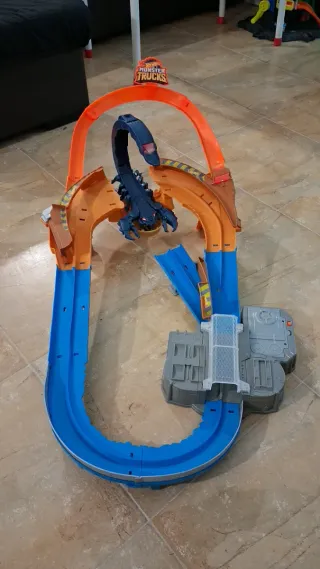 Pista Hot Wheels Monster Trucks