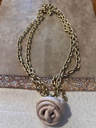 Collar multiposición flor y cadena dorada