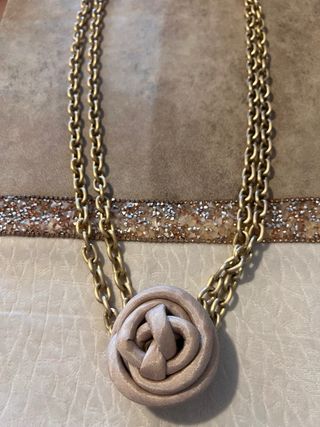 Collar multiposición flor y cadena dorada