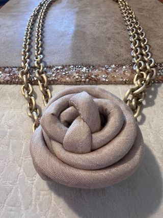 Collar multiposición flor y cadena dorada