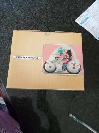 Figuras Bulma & Goku com moto  Dragonball