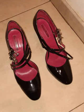 Zapatos Salón Charol Cesare Paciotti Negros