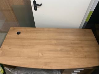 Escritorio con cajones como nuevo