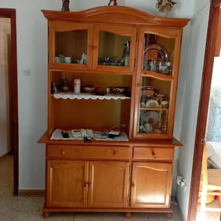 Mueble comedor con 4 sillas y mesa