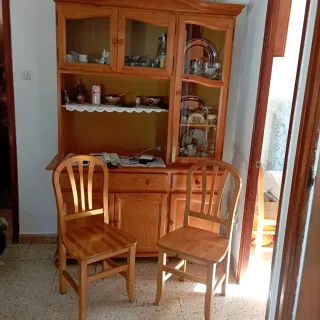 Mueble comedor con 4 sillas y mesa
