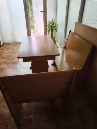 Rinconera de madera con mesa