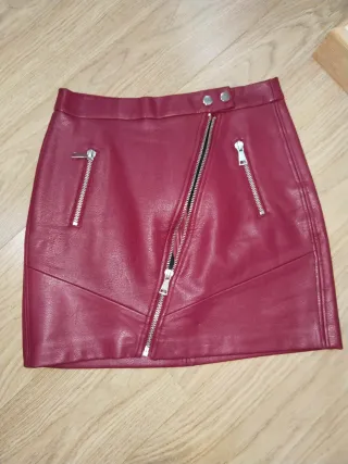 Falda roja cuero cremallera